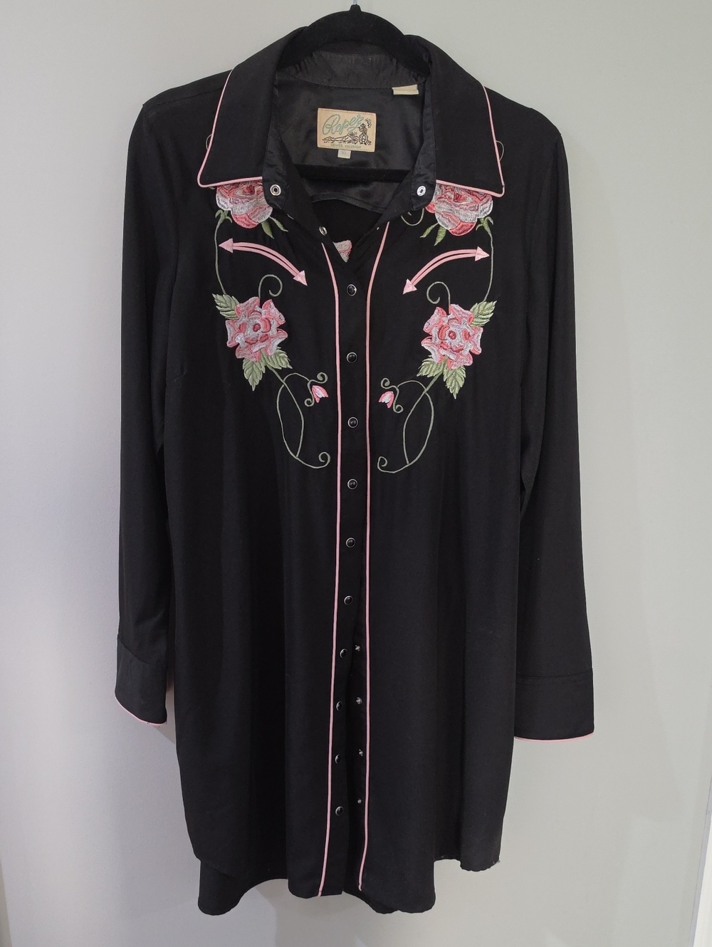 Roper Black Long-Sleeve Pearl Snap Dress with Pink Rose Embroidery